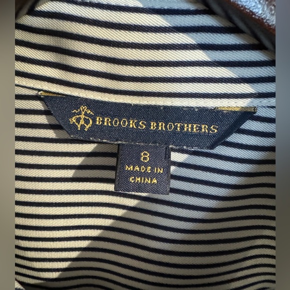 Brooks Brothers NWOT satin (poly) navy/white stripe blouse - 8 - Picture 3 of 3